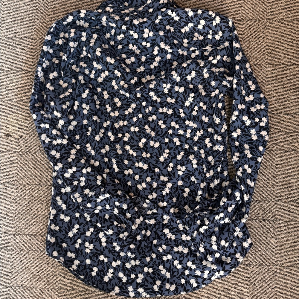 Ann Taylor Blue and White Floral Blouse size XS NWT - Picture 7 of 10